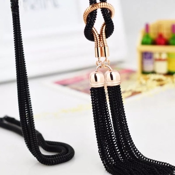 ❤️Gorgeous long black/gold tassel statement necklace - Picture 5 of 7